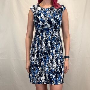 DB Dress Barn Womens Pleated Bodice Dress Blue White S SM Small Abstract Stretch